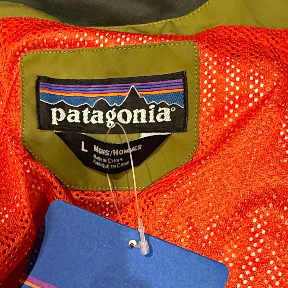 Patagonia Olive Green Ski Shell Jacket with Red Trim - Picture 2 of 2